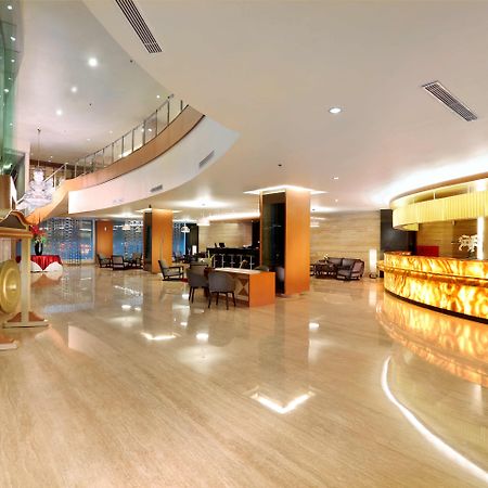 Golden City Hotel And Convention Center - Chse Certified Semarang Bagian luar foto