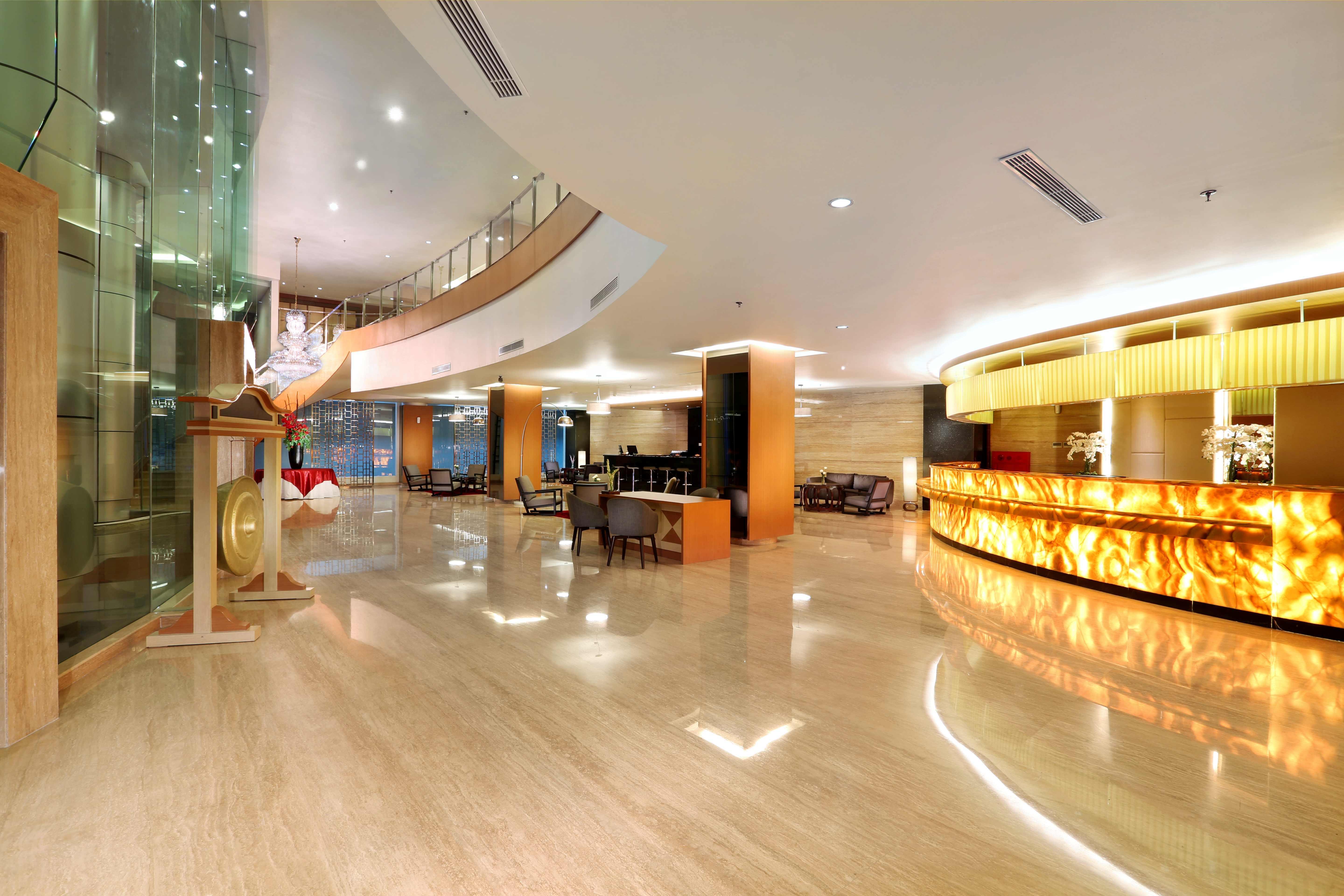 Golden City Hotel And Convention Center - Chse Certified Semarang Bagian luar foto