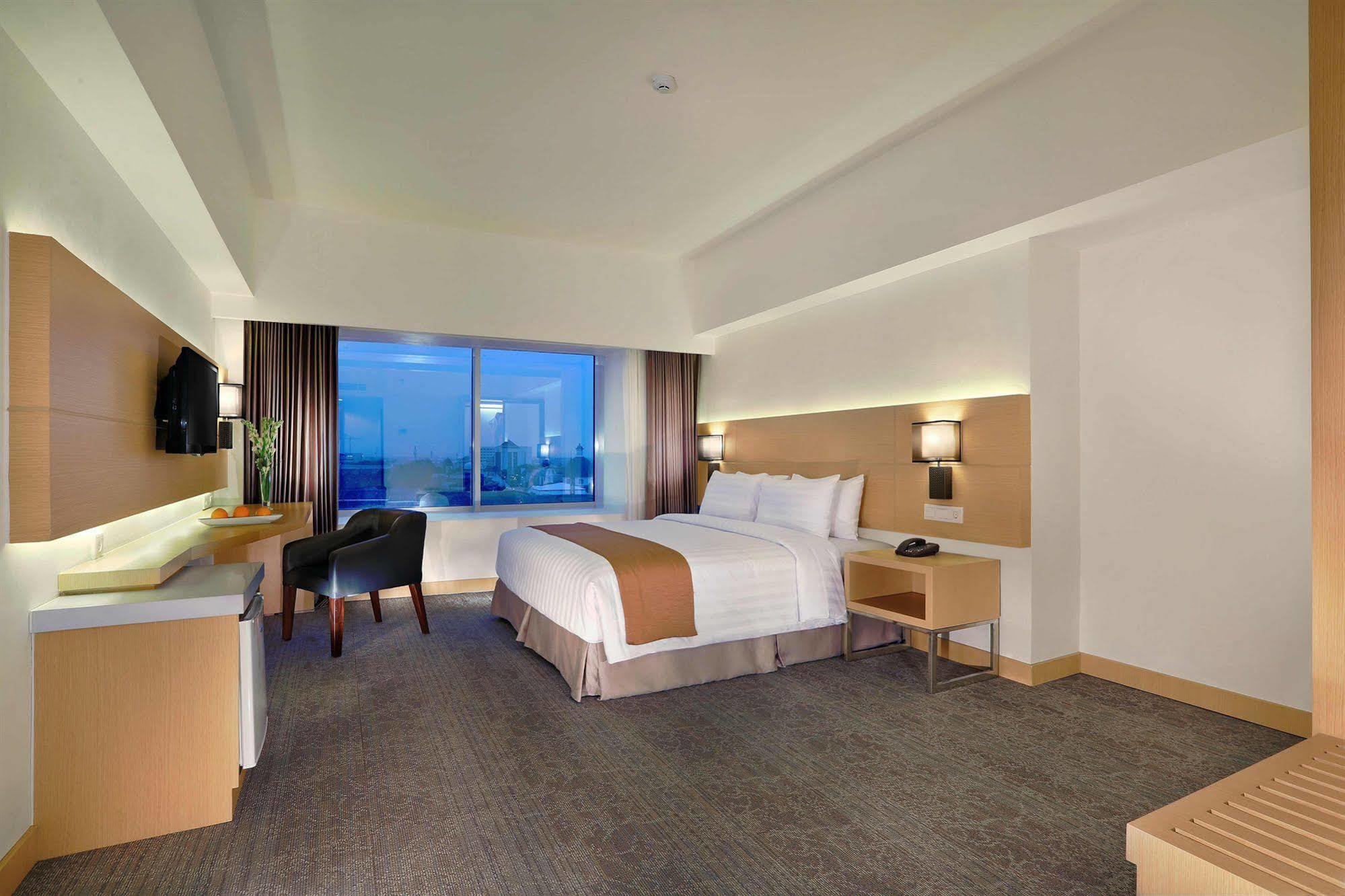 Golden City Hotel And Convention Center - Chse Certified Semarang Bagian luar foto