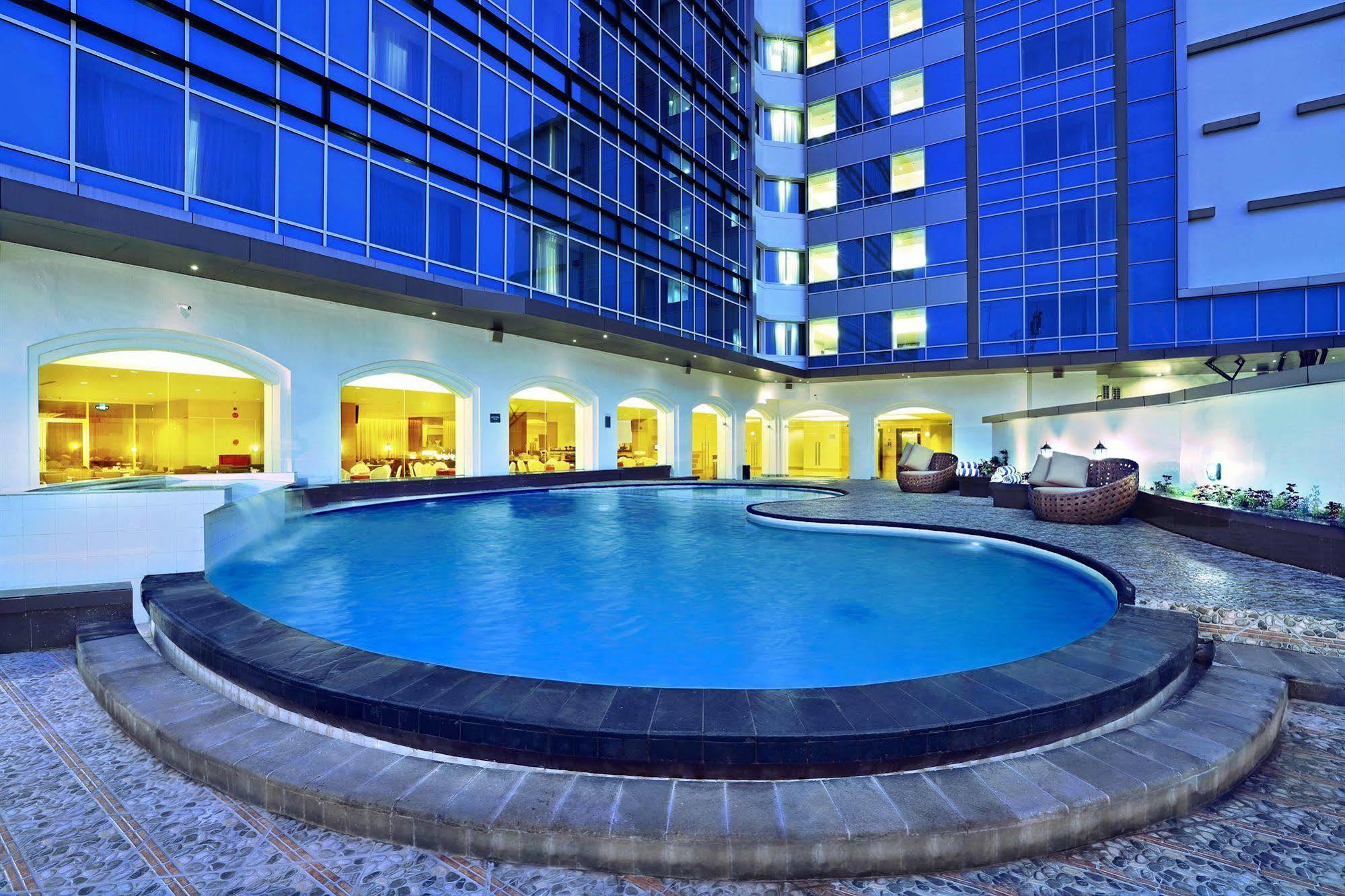 Golden City Hotel And Convention Center - Chse Certified Semarang Bagian luar foto